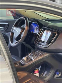 Chrysler 200